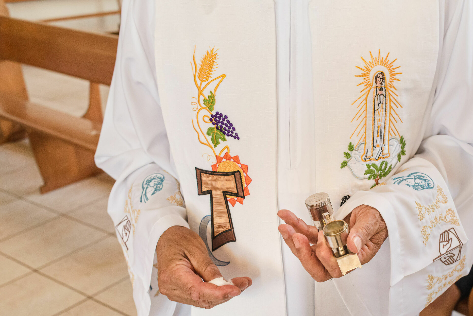 Foto Batizado - Bento - Igreja Nossa Senhora de Fátima - Campo Grande - MS Foto Batizado - Bento - Igreja Nossa Senhora de Fátima - Campo Grande - MS - Imagem 52